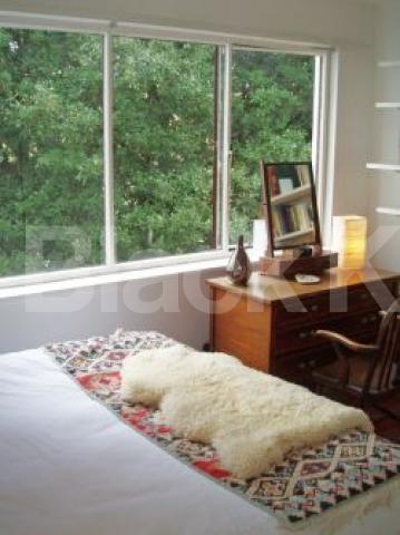 			Wondeful apartment in this landmark listed building. Inclusive of Heating!, 3 Bedroom, 1 bath, 1 reception Serviced Apartments			 Highpoint, North Hill, HIGHGATE